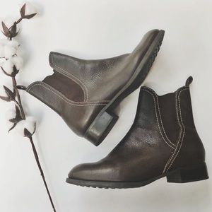 Antonio Melani brown Chelsea boots (6.5)